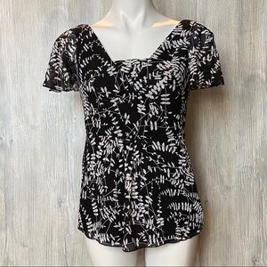 Cute Nine West lined black and white top size 2